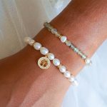 Pulseira perolas com arvpre da vida